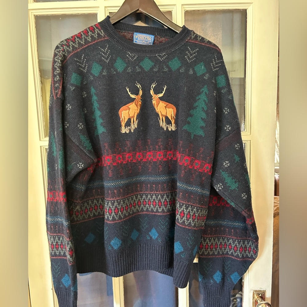 Men’s XL Pendleton wool sweater with deer appliqué